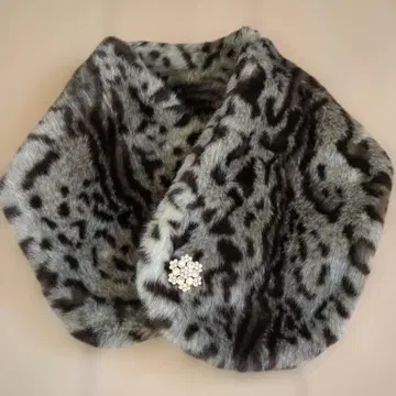 레오파드 무늬 인조 모피 눈꽃 모양 버튼 부착 넥워머 머플러
