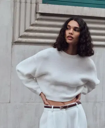 ZARA 화이트 크롭 니트 스웨터