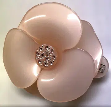 ALEXANDRE DE PARIS 까멜리아 머리핀 베이지