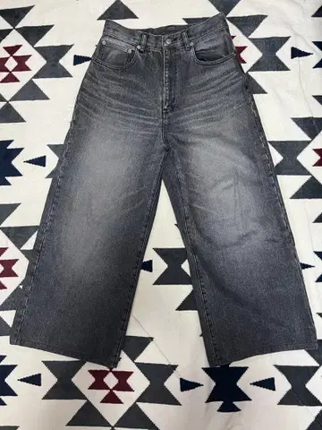 GEN IZAWA 그레이 와이드 레그 블랙 데님