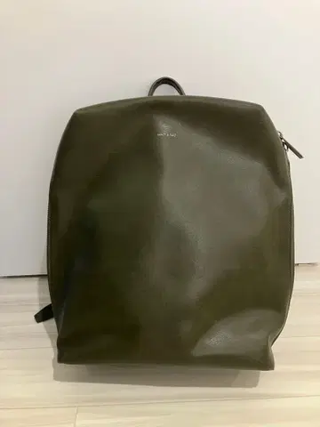 MATT&NAT 올리브색 가죽 백팩