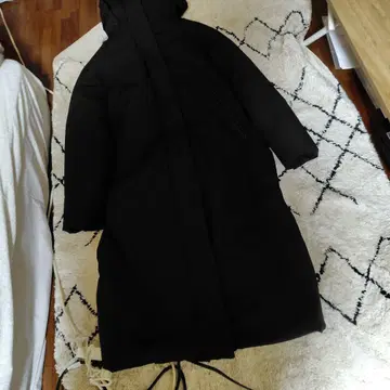 블랙 후드 부착 롱 다운 자켓