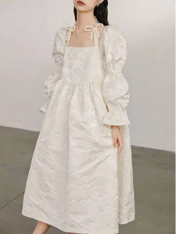 미드 렝스 프린세스 드레스 베이지