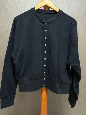 블랙 버튼 가디건 새상품급