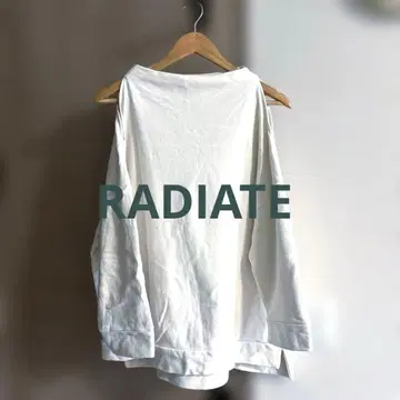 RADIATE 오프숄더 트레이닝복 아이보리