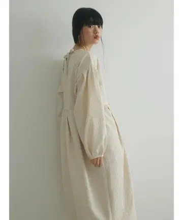 armonia 엠보싱 턱 코쿤 원피스 아이보리 화이트 크림색