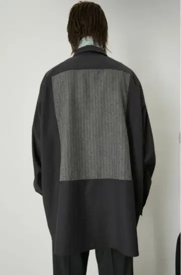 RIM.ARK 백 패치워크 빅 셔츠 차콜 그레이