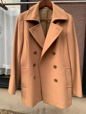 베이지 울 더블 브레스트 피 코트