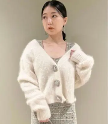 릴리 브라운 캔디 스톡 빅 비쥬 버튼 가디건 화이트