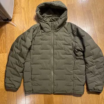 미사용 유니클로 퍼프 테크 후드티 M 카키 UNIQLO 남성용