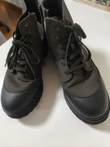 다크 그레이 하이컷 워크 부츠