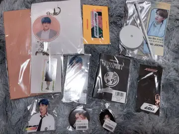 ATEEZ 카페 미니 플래그 캔뱃지 클립 등 홍준