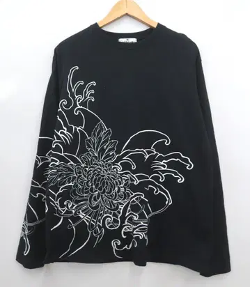 카라쿠리타마시 291003 대수리 자수 롱 T셔츠