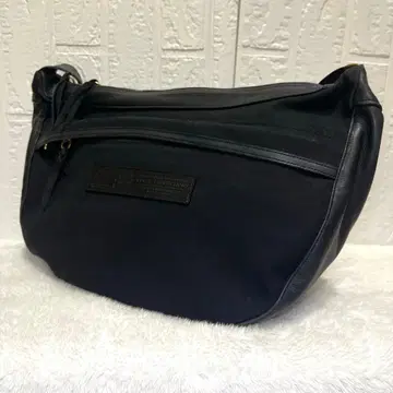 [레어] COOTIE PRODUCTIONS 쿠티 초승달 숄더백