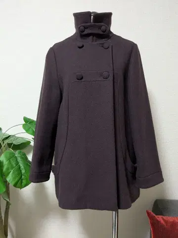 다크 퍼플 버튼 디테일 피코트