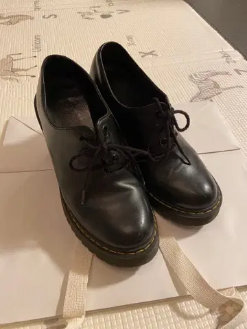 새상품급 닥터마틴 힐 슈즈