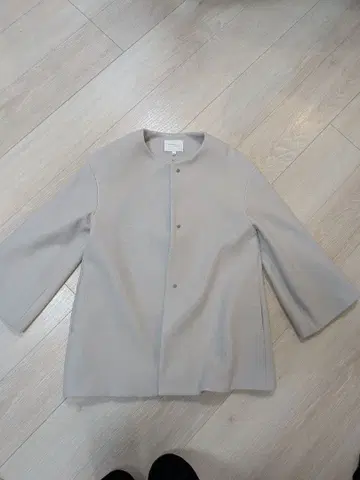 BEAUTY&YOUTH 라이트 그레이 노카라 코트