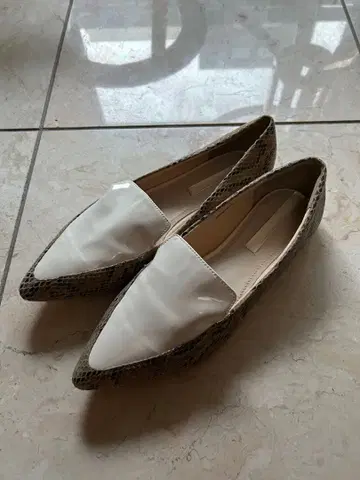 RANDA 스네이크 스킨풍 플랫슈즈 25