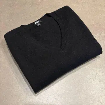 UNIQLO 블랙 V넥 스웨터 L