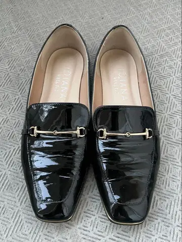 DIANA 에나멜 로퍼