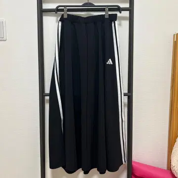 adidas 블랙 플레어 스커트 M