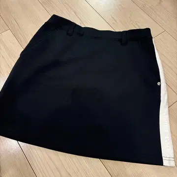 [브리핑] 블랙 사이드 스트라이프 스커트