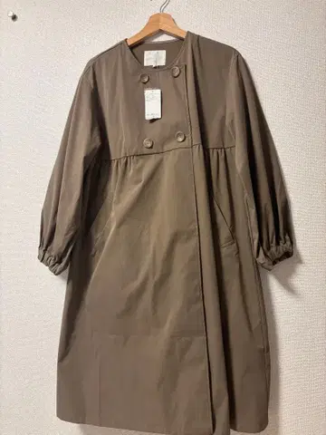 브라운 트렌치코트