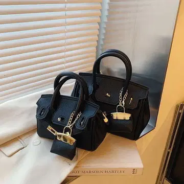 블랙 미니 핸드백 참 포함