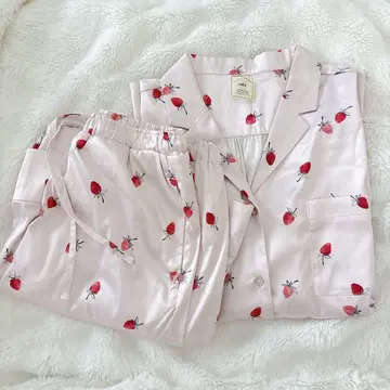 젤라또피케 파자마 딸기 무늬 새틴 상하의 세트