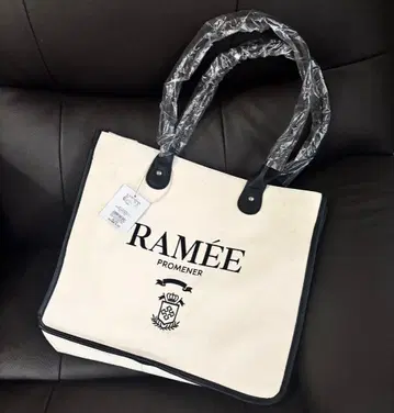 NICE CLAUP 트리밍 로고 자수 토트백