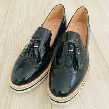 [ 미사용급 ] 스타카토 블랙 에나멜 태슬 로퍼 22.5cm