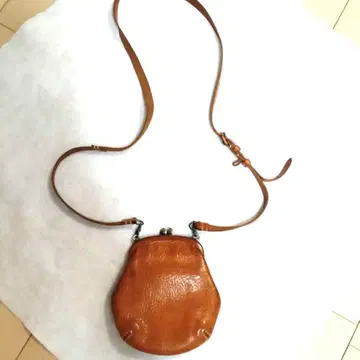 genten 브라운 가죽 가마구치 숄더백