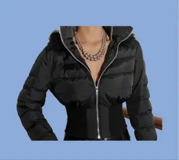 후드 부착 블랙 다운 자켓 퍼
