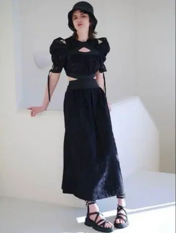 SNIDEL 스위칭 데콜테 오픈 원피스 BLK 1사이즈