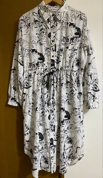 새상품급 로이스크레용 앤드엘씨 고양이 스케치 셔츠 원피스