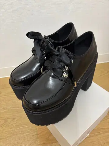 BUBBLES 블랙 플랫폼 신발