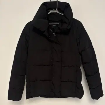 후드 부착 블랙 다운 자켓