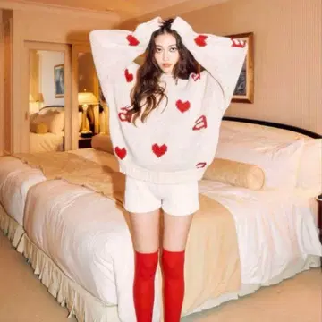 ACLEN 하트 무늬 오버 사이즈 니트