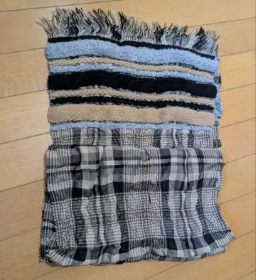 스트라이프와 체크 무늬 머플러