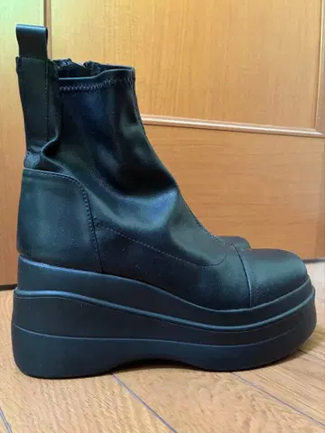 통굽 숏부츠 블랙