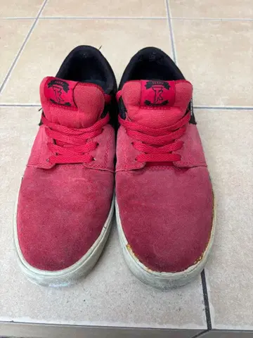 SUPRA 스웨이드 레드 블랙 스니커즈