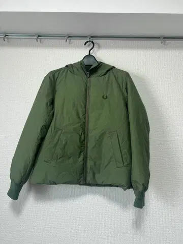 FRRD PERRY 올리브 그린 후드 부착 다운 자켓