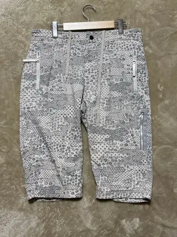 기하학 패턴 숏팬츠 화이트 블랙