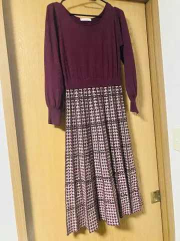 프로포션 와인 레드 긴팔 니트 원피스 플리츠 하운드투스 체크 패턴