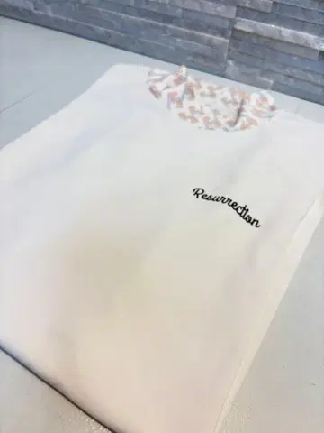 Resurrection 화이트 셔츠 M 사이즈 반팔 이너