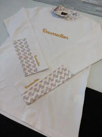 Resurrection 긴팔 셔츠 화이트 터틀넥 이너