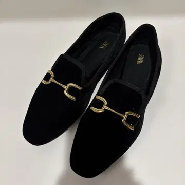 ZARA 블랙 벨로아 로퍼 골드 장식