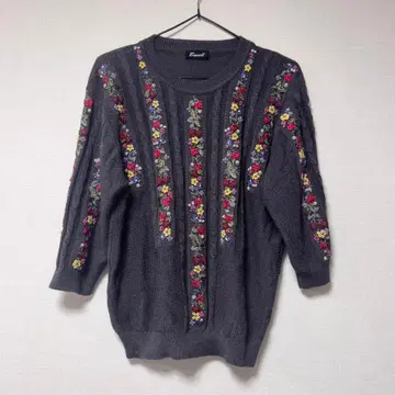 꽃무늬 자수 다크 그레이 니트 스웨터 썸머 니트 비즈 자수 차콜