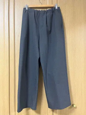 미즈이로 인드 와이드 이지 팬츠 차콜 그레이 와이드 팬츠