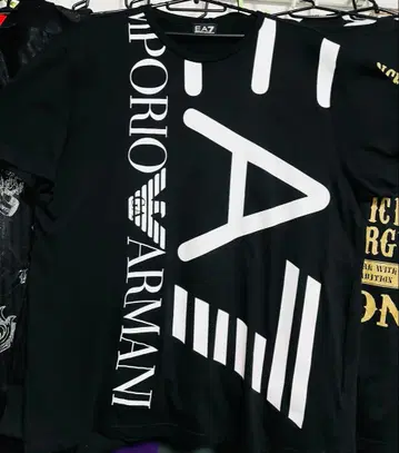 새상품 Emporio Armani 아르마니 블랙 T셔츠